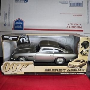2013 James Bond 007 Skyfall Aston Martin DB5 Model Car-Motorized/Lights/Sounds